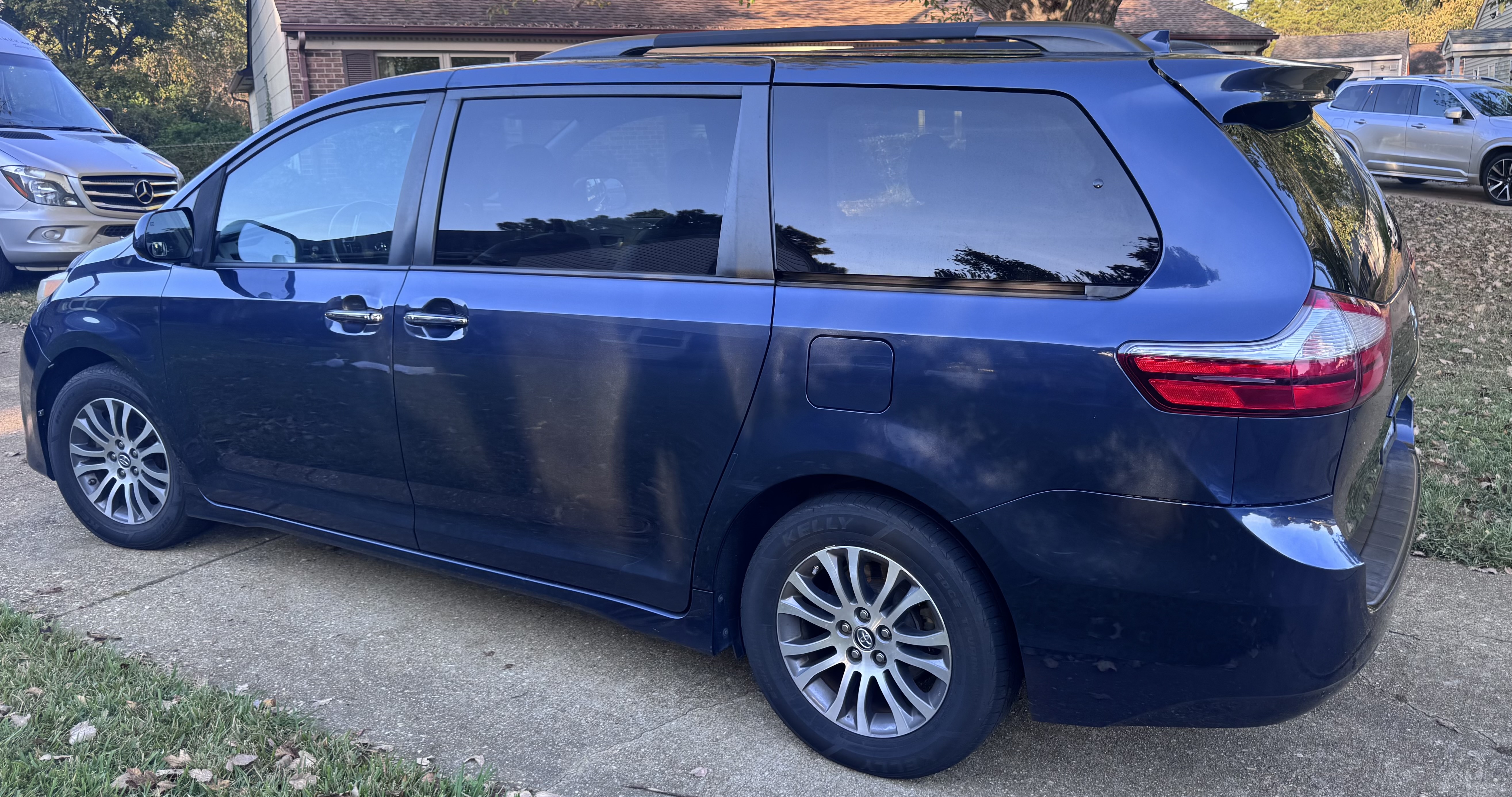 Used 2018 Toyota Sienna XLE FWD image 8