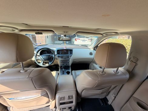 Used 2017 Nissan Pathfinder SL w/ SL Premium Package image 10