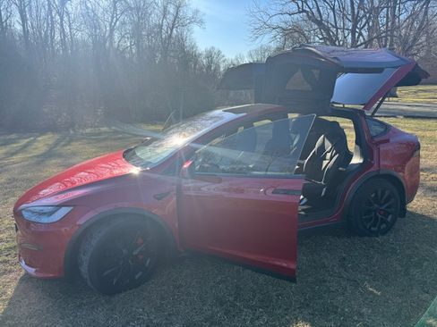 Used 2022 Tesla Model X Plaid image 4