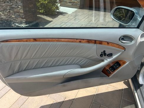 Used 2005 Mercedes-Benz CLK 320 Cabriolet image 11