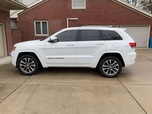 Used 2018 Jeep Grand Cherokee Overland image 1