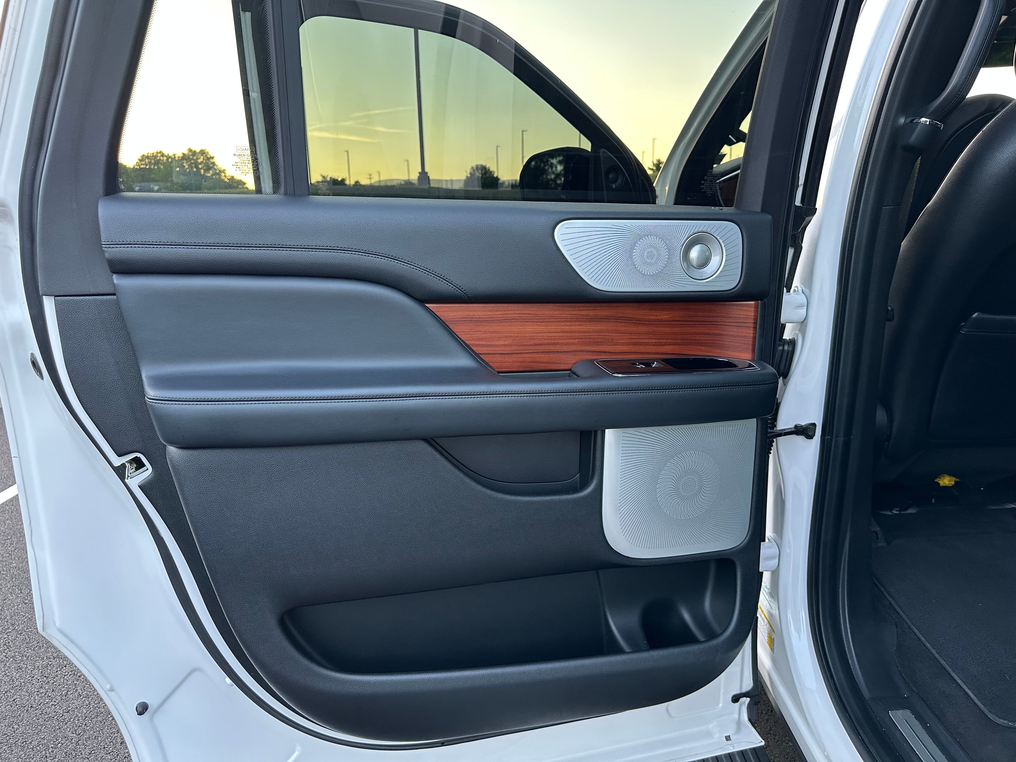 Used 2019 Lincoln Navigator L Reserve AWD/4WD image 15
