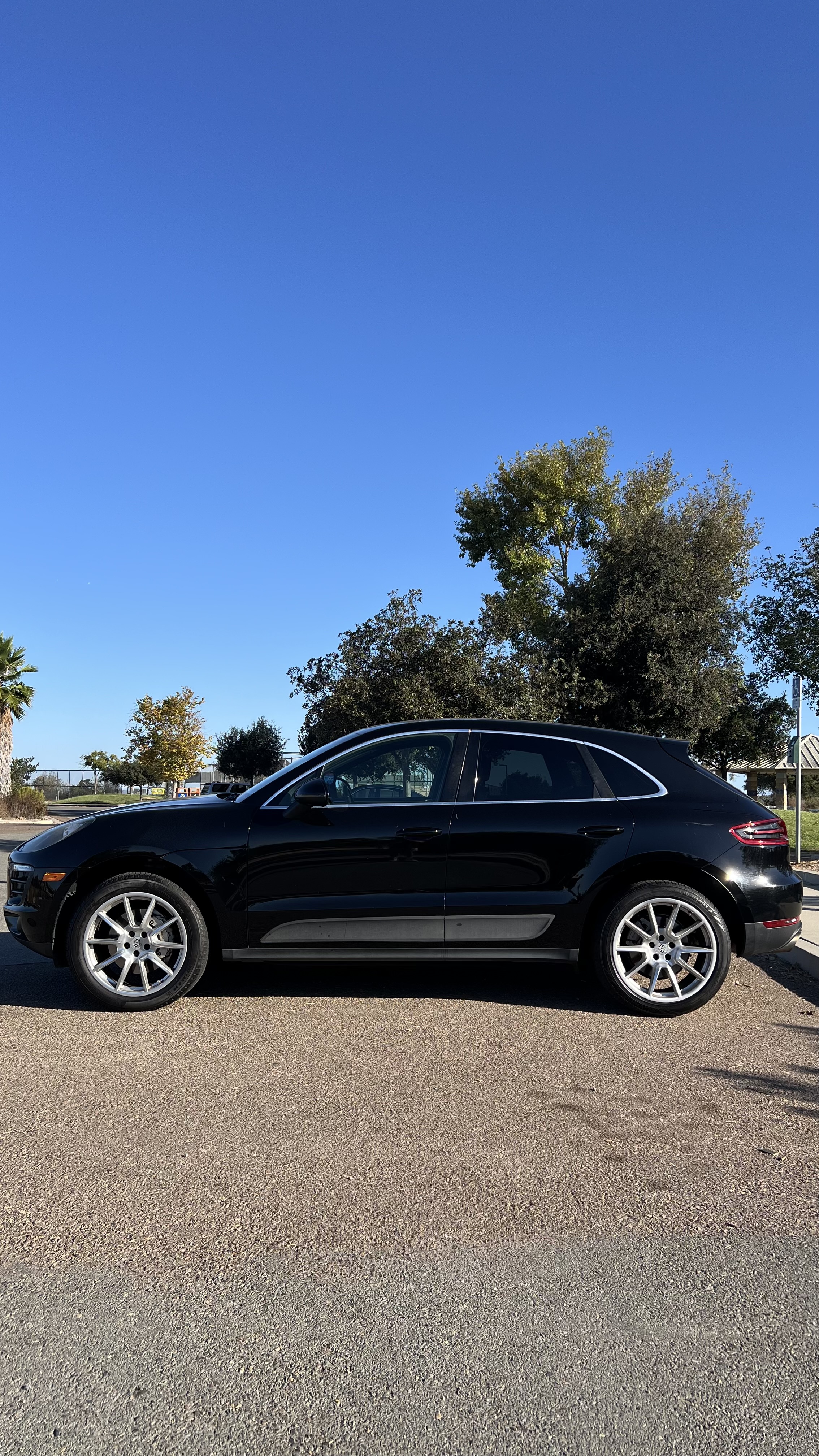 Used 2015 Porsche Macan S AWD/4WD image 2
