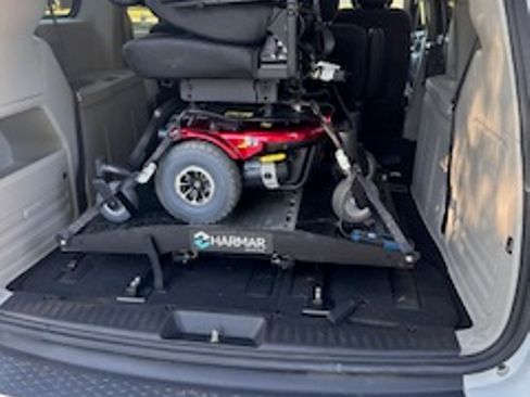 Used 2019 Dodge Grand Caravan SE w/ UConnect Hands-Free Group image 9