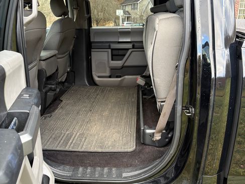 Used 2016 Ford F150 XLT w/ Equipment Group 302A Luxury image 8