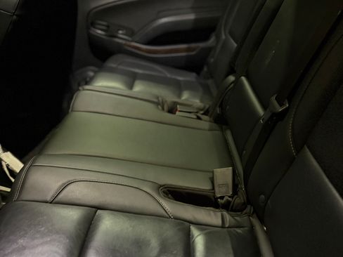 Used 2020 Chevrolet Suburban LT RWD image 11