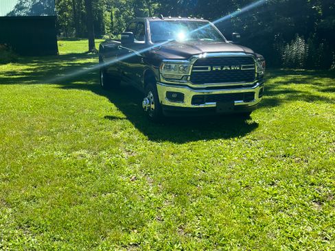 Used 2024 RAM 3500 Big Horn w/ Heated Seats & Wheel Group AWD/4WD image 2