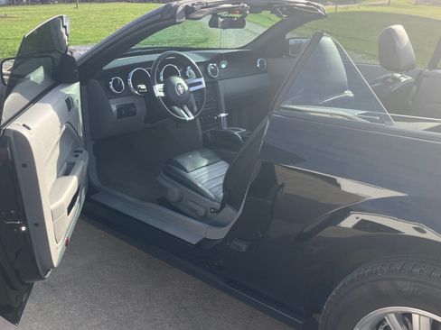Used 2007 Ford Mustang Convertible RWD image 13