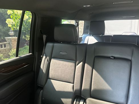 Used 2024 Cadillac Escalade ESV Luxury AWD/4WD image 14