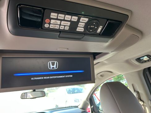 Used 2016 Honda Odyssey Touring Elite image 13