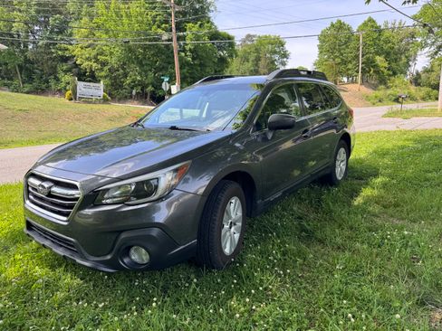 Used 2019 Subaru Outback 2.5i Premium AWD/4WD image 2
