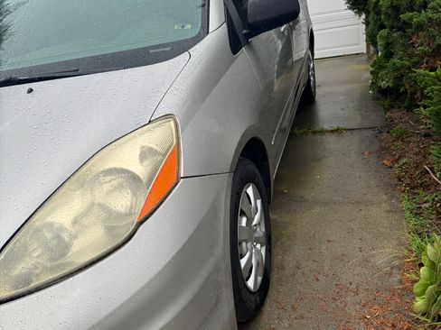 Used 2007 Toyota Sienna CE image 2