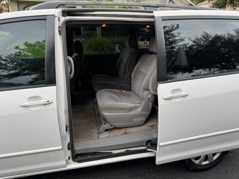 Used 2005 Toyota Sienna CE FWD image 9