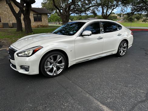 Used 2016 INFINITI Q70 L 3.7 w/ Deluxe Touring Package RWD image 4