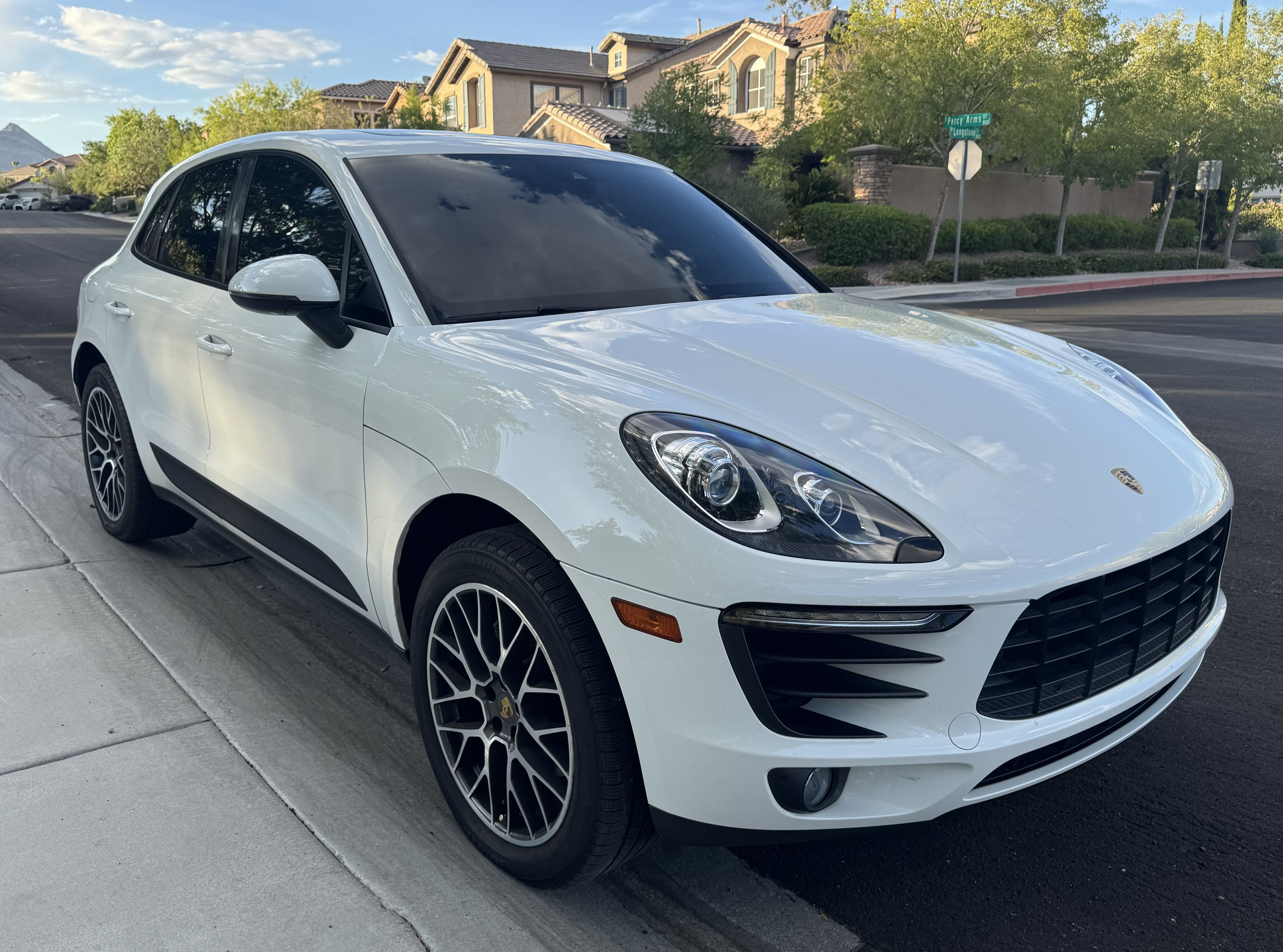 Used 2018 Porsche Macan Sport Edition AWD/4WD image 9