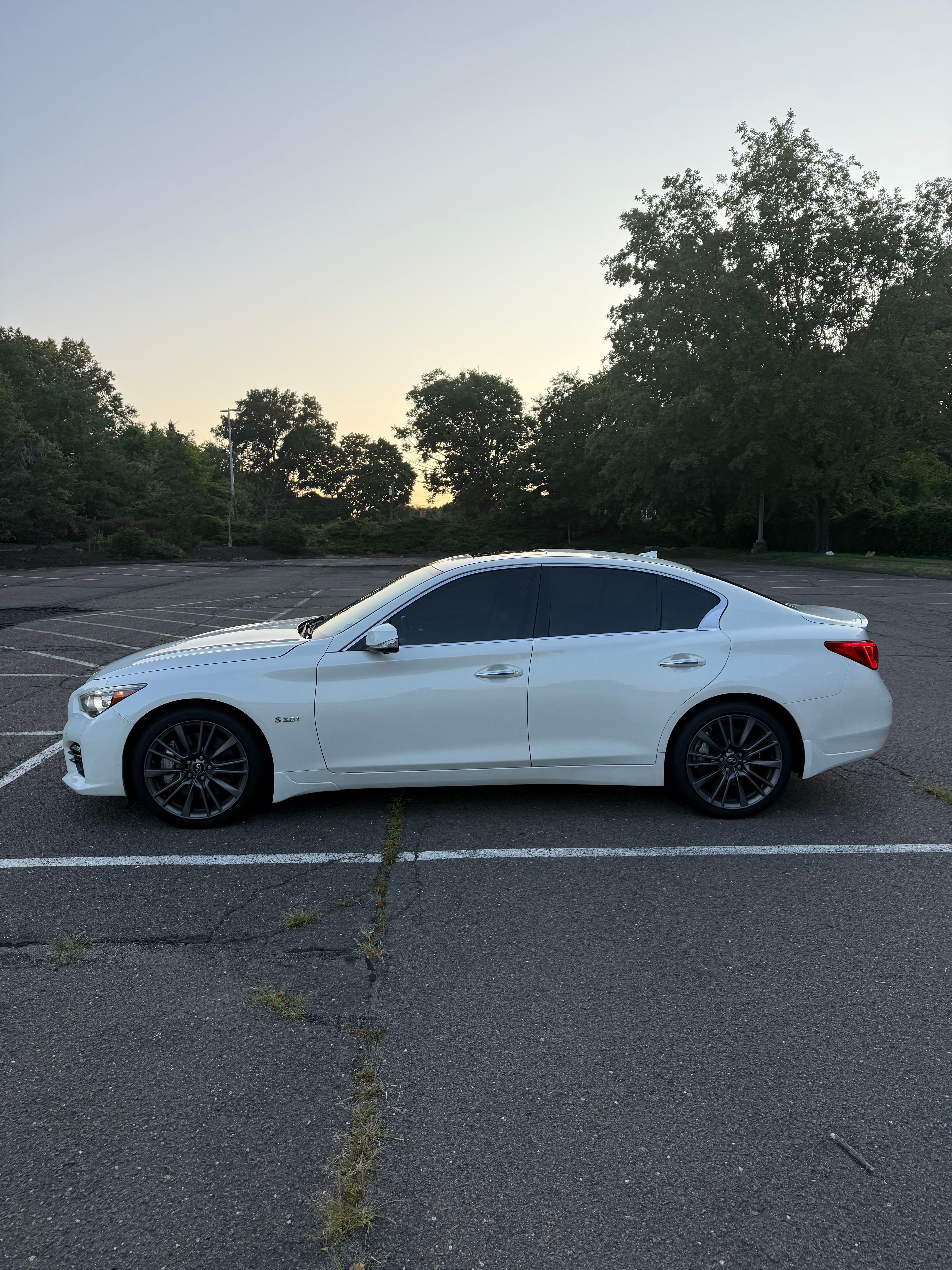 Used 2016 INFINITI Q50 Red Sport 400 AWD/4WD image 4