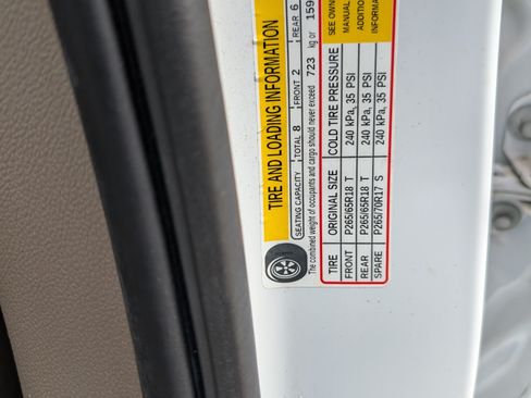 Used 2018 Chevrolet Suburban LT image 17