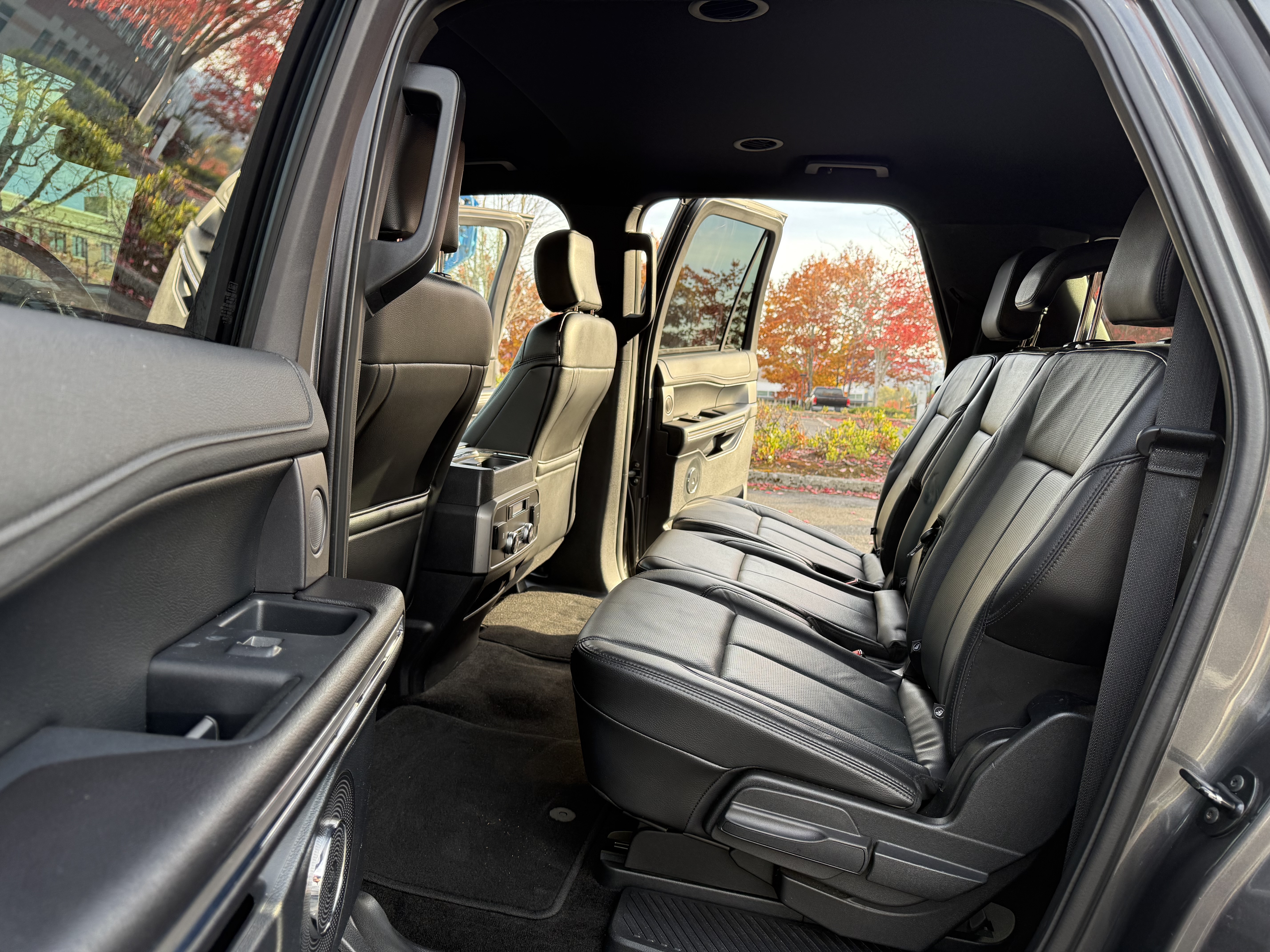 Used 2018 Ford Expedition Max XLT w/ Equipment Group 202A AWD/4WD image 21
