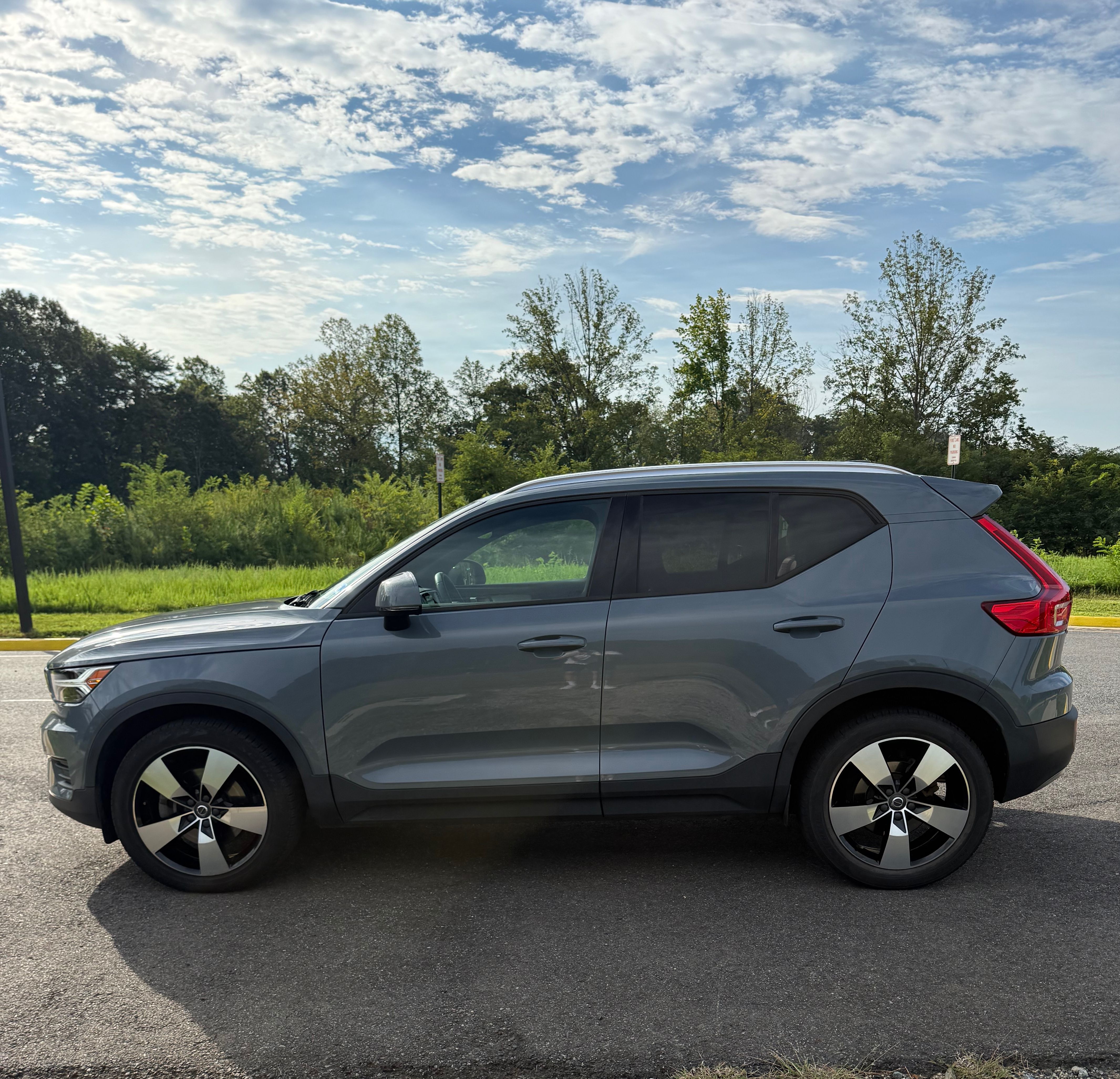 Used 2020 Volvo XC40 T5 Momentum AWD/4WD image 8