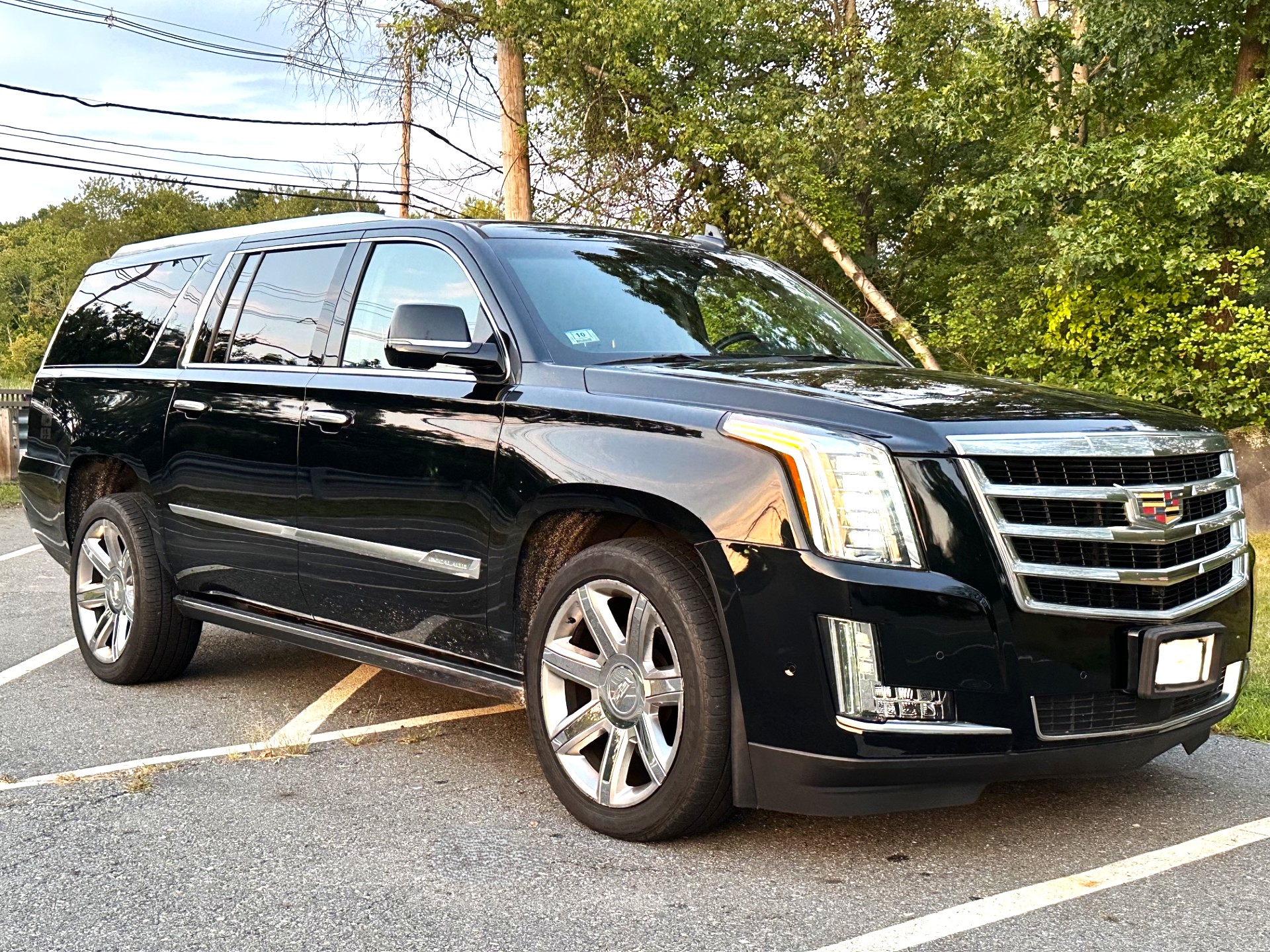 Used 2017 Cadillac Escalade ESV Premium Luxury AWD/4WD image 5