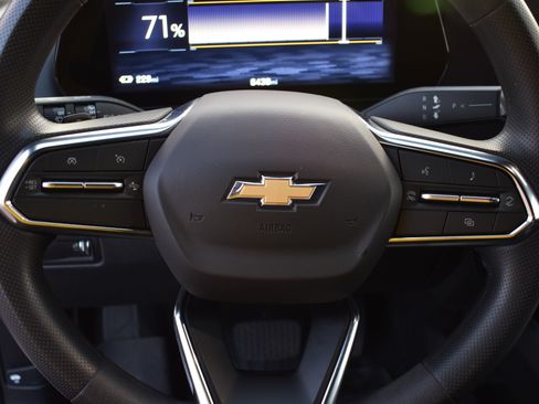 Used 2025 Chevrolet Equinox EV LT image 10