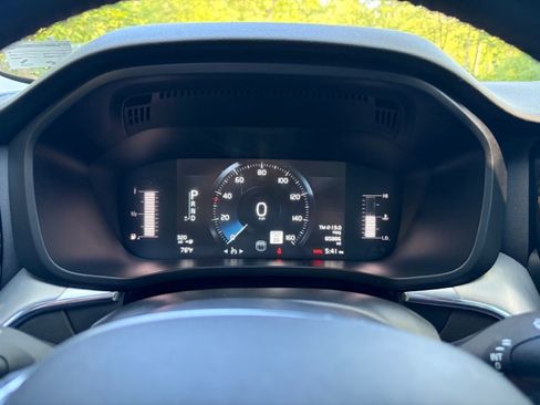 Used 2019 Volvo XC60 T5 Momentum w/ Premium Package AWD/4WD image 14