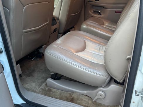 Used 2005 GMC Yukon XL Denali AWD/4WD image 14