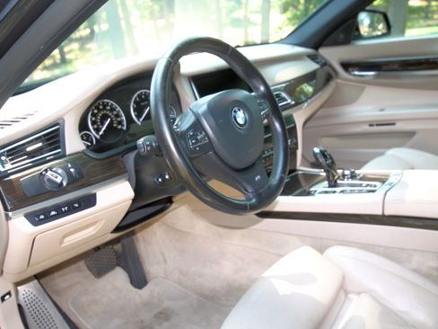 Used 2013 BMW 750Li xDrive AWD/4WD image 12