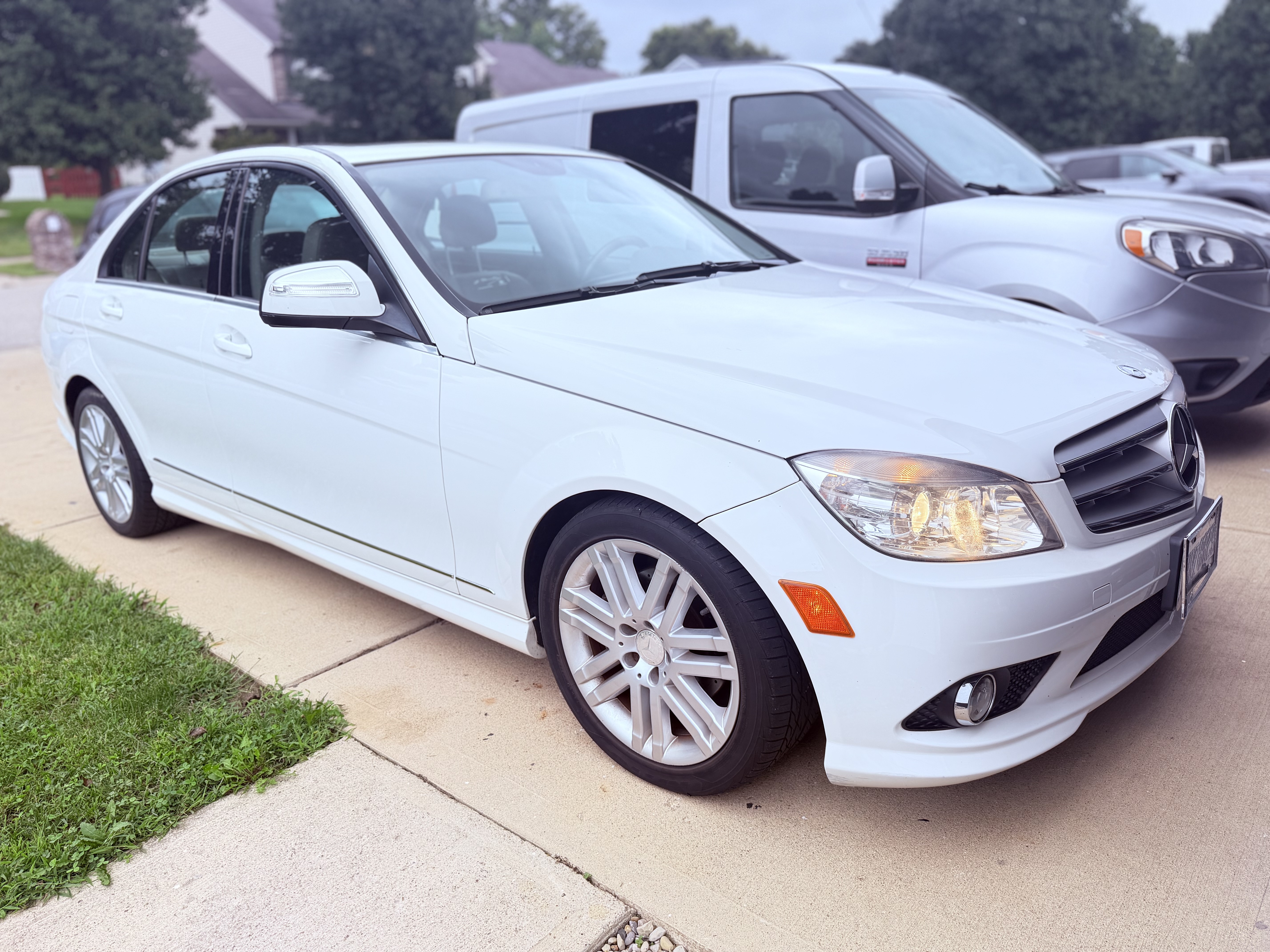 Used 2009 Mercedes-Benz C 300 4MATIC Sedan image 5
