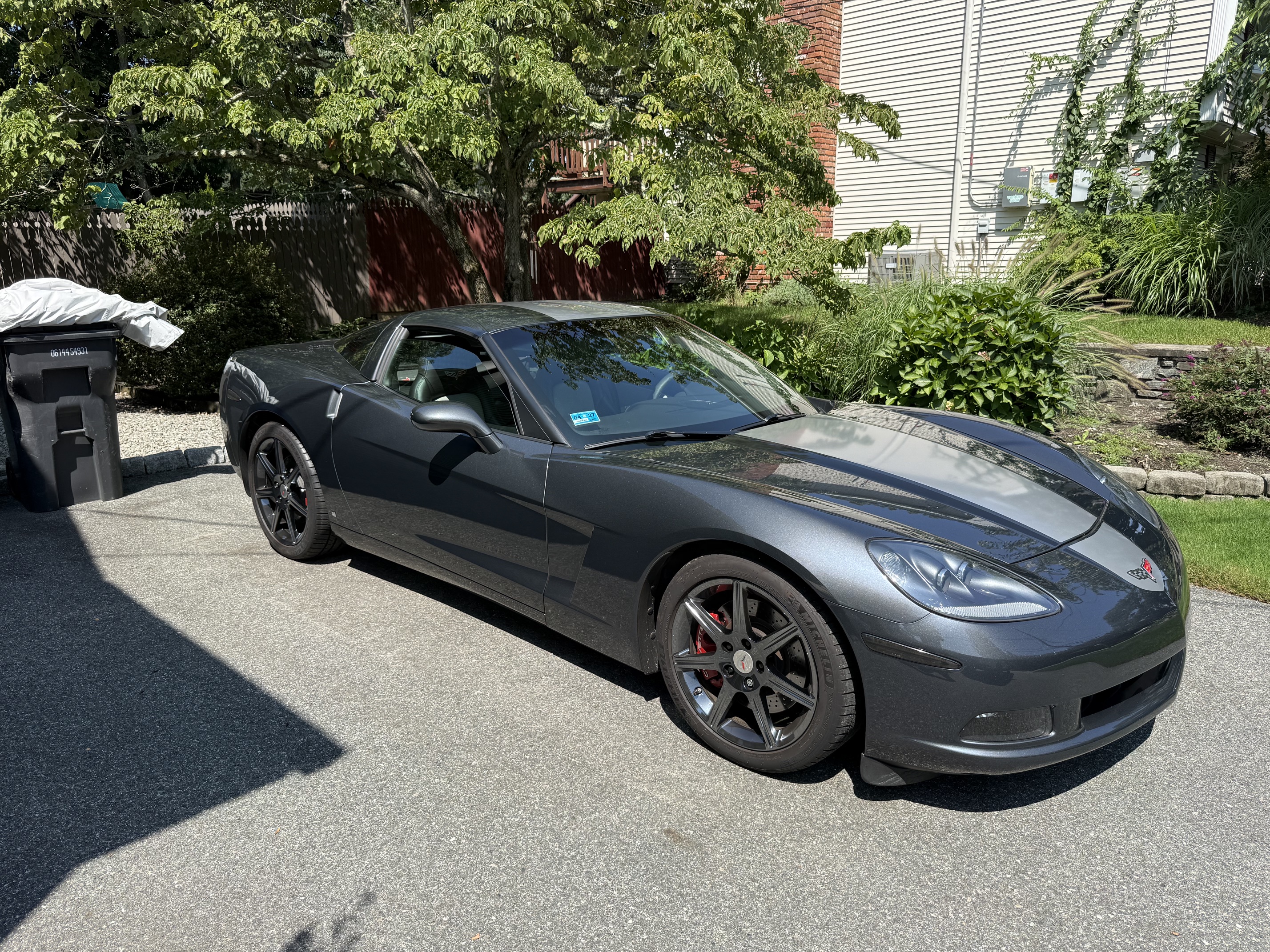 Used 2009 Chevrolet Corvette Coupe w/ LPO, GCA Exterior Package RWD image 1