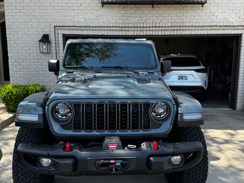 Used 2025 Jeep Wrangler Unlimited Rubicon AWD/4WD image 5