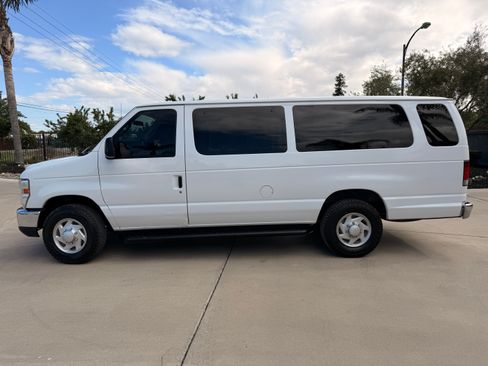 Used 2011 Ford E-350 and Econoline 350 XLT image 1