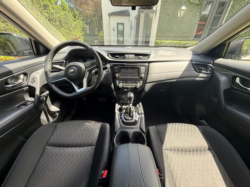 Used 2020 Nissan Rogue SV image 14