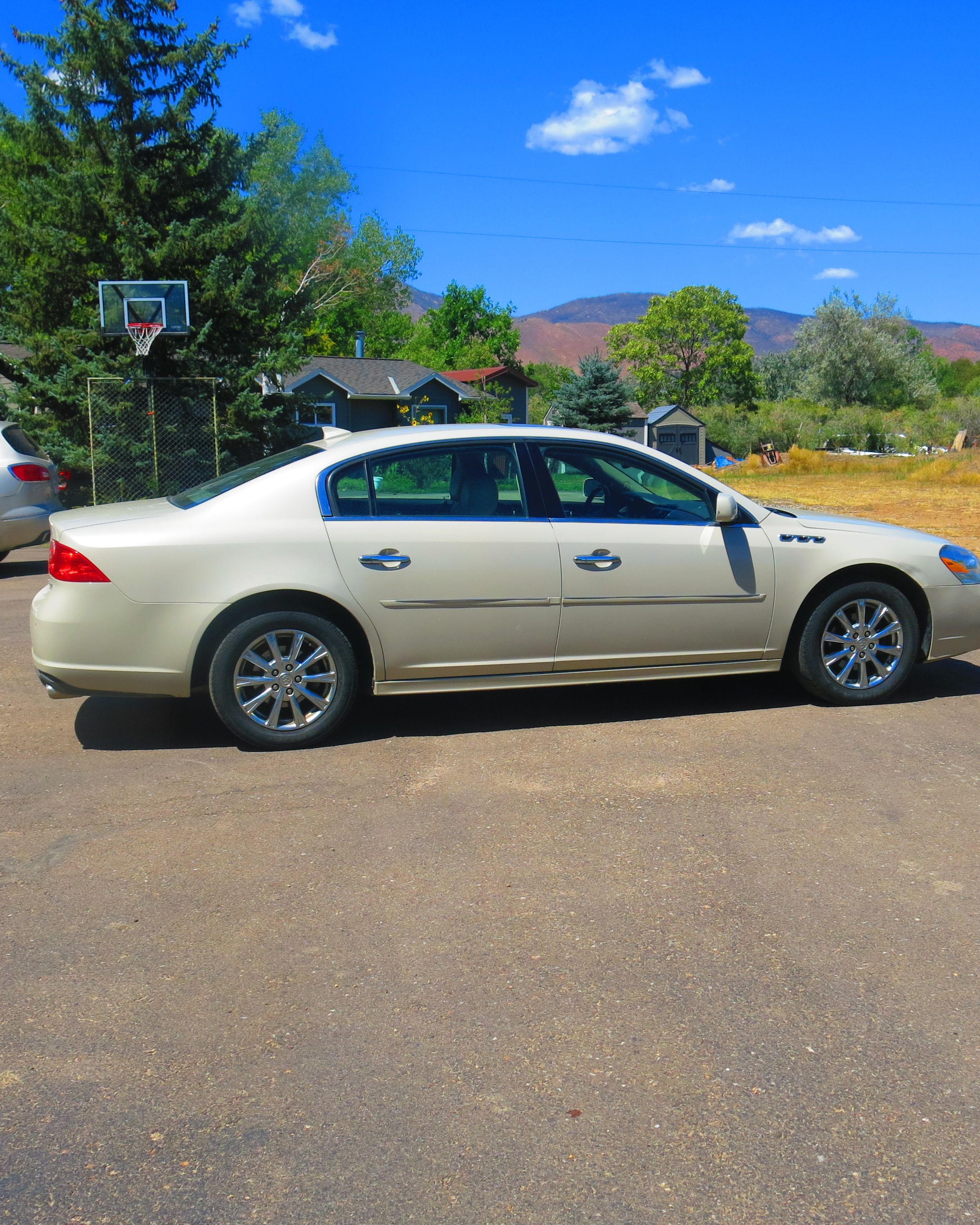 Used 2010 Buick Lucerne CXL FWD image 1