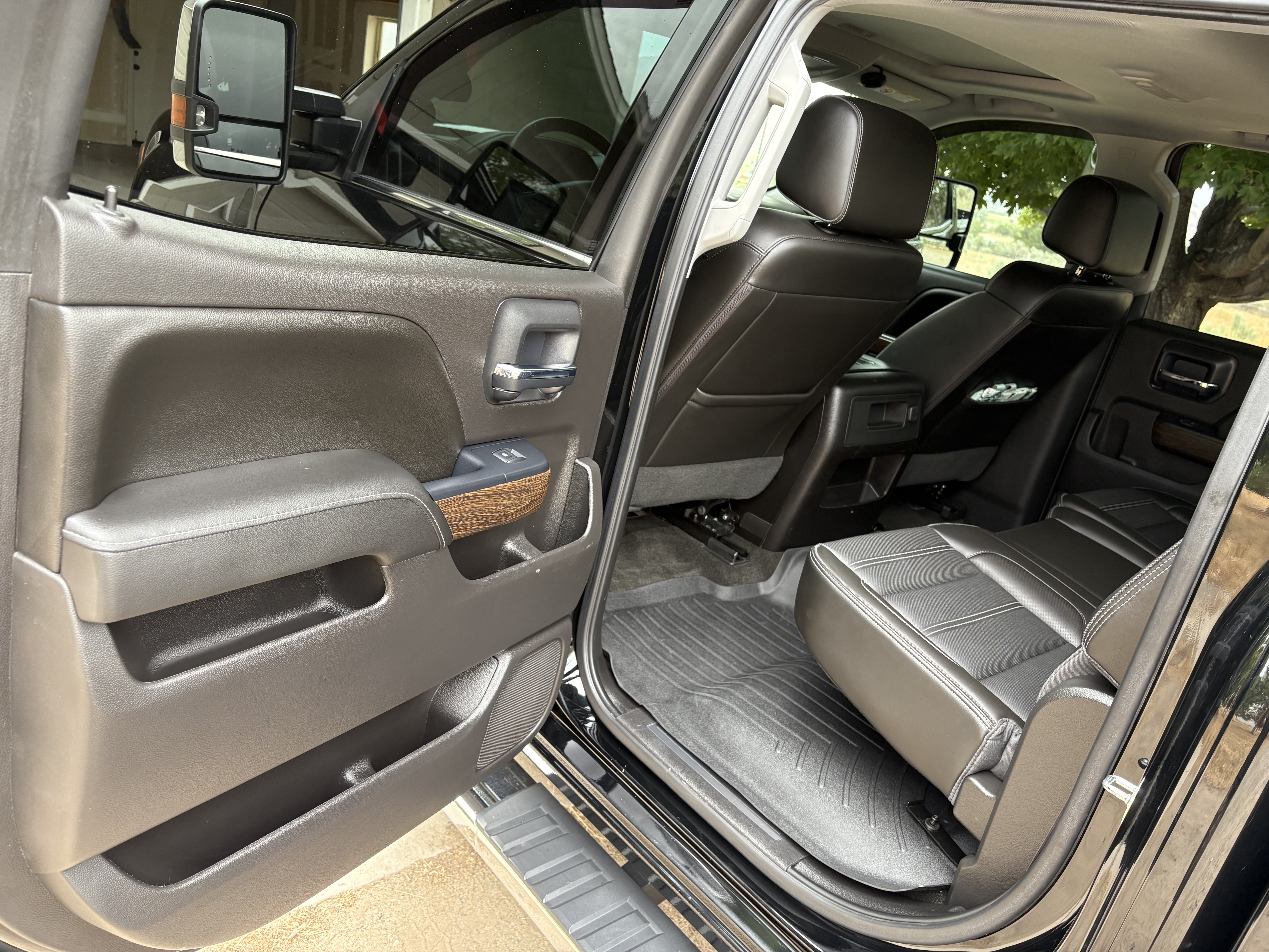 Used 2017 GMC Sierra 2500 Denali w/ Duramax Plus Package AWD/4WD image 14