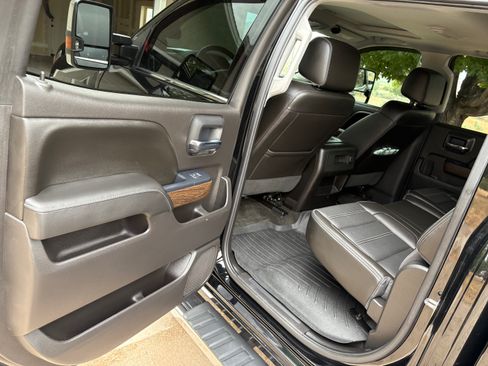 Used 2017 GMC Sierra 2500 Denali w/ Duramax Plus Package AWD/4WD image 14
