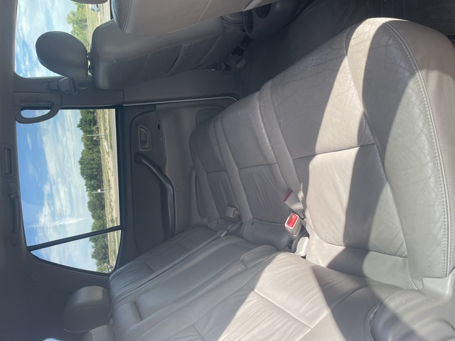 Used 2006 Toyota Sequoia SR5 w/ Preferred Pkg w/ Heated Seats AWD/4WD image 8