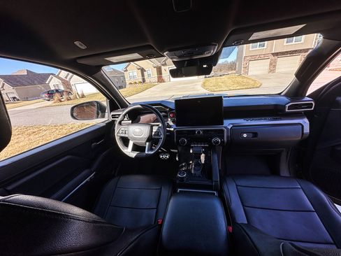 Used 2025 Toyota Tacoma TRD Sport image 2