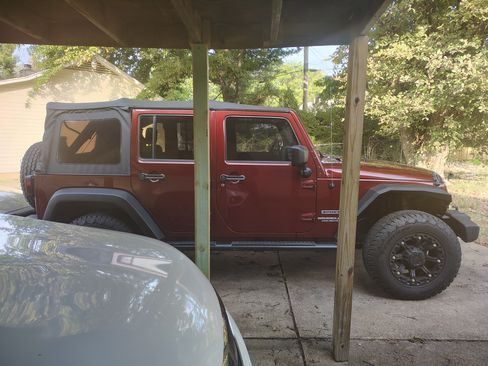 Used 2010 Jeep Wrangler Unlimited Sport image 5