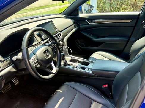 Used 2018 Honda Accord Sport image 10