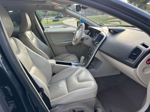 Used 2010 Volvo XC60 T6 R-Design image 20