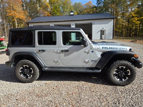 Used 2024 Jeep Wrangler Unlimited Rubicon 4xe w/ Convenience Group image 4