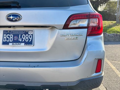 Used 2017 Subaru Outback 2.5i Premium image 12