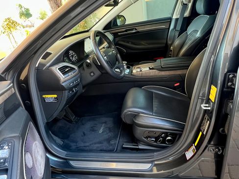 Used 2022 Genesis G90 3.3T Premium image 17