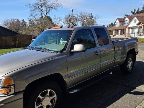 Used 2002 GMC Sierra 1500 Denali image 1