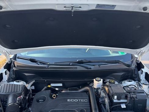 Used 2018 Chevrolet Equinox LT image 16