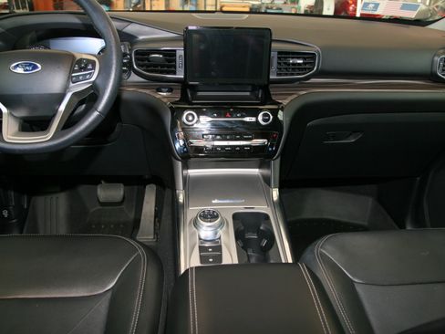 Used 2022 Ford Explorer Limited w/ Equipment Group 301A image 13