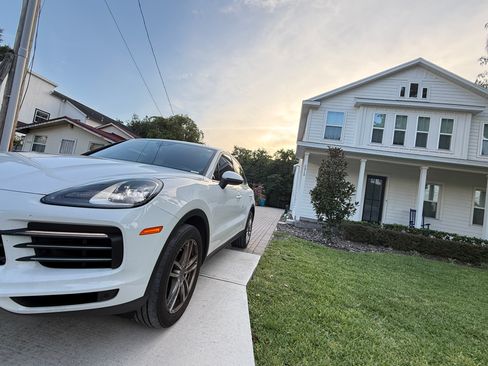 Used 2023 Porsche Cayenne AWD/4WD image 4