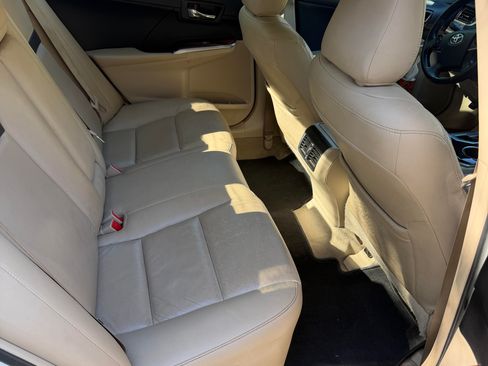 Used 2013 Toyota Camry XLE image 8