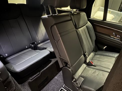 Used 2024 Land Rover Range Rover Long Wheelbase SE image 15